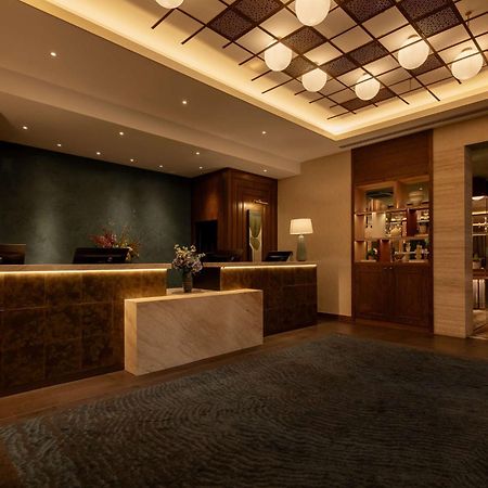 Doubletree By Hilton London Victoria Hotel Exterior photo