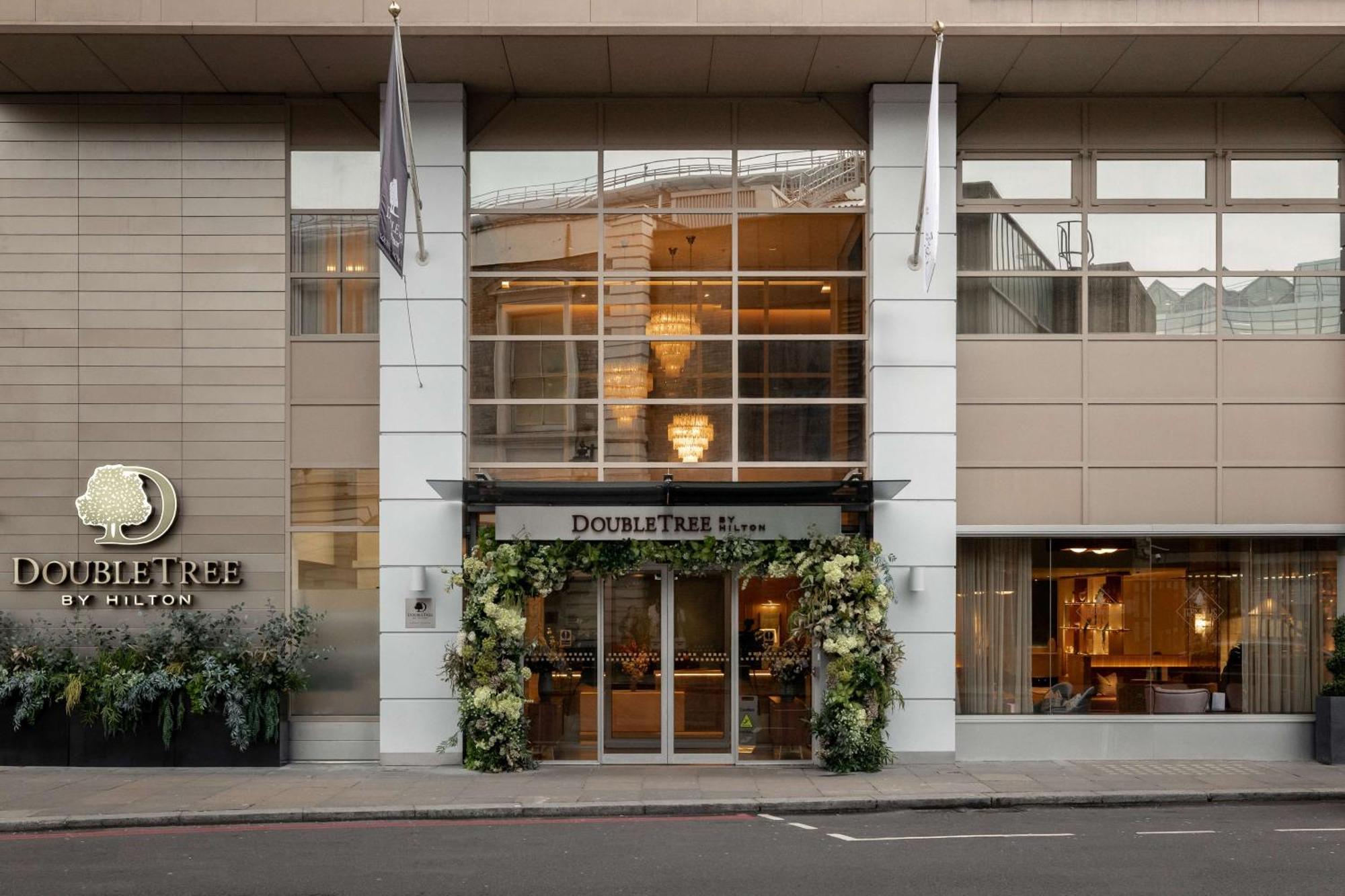 Doubletree By Hilton London Victoria Hotel Exterior photo